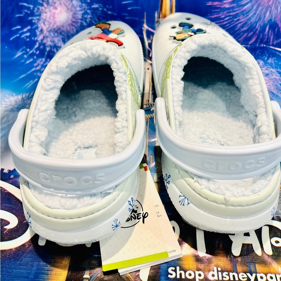 💙 Disney Christmas Holiday 2023 Crocs Mickey And Minnie Skating New with tags - Picture 8 of 14